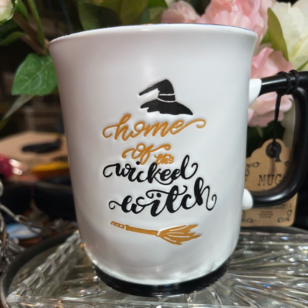 Home of the wicked witch 18 ounce coffee mug new with tags